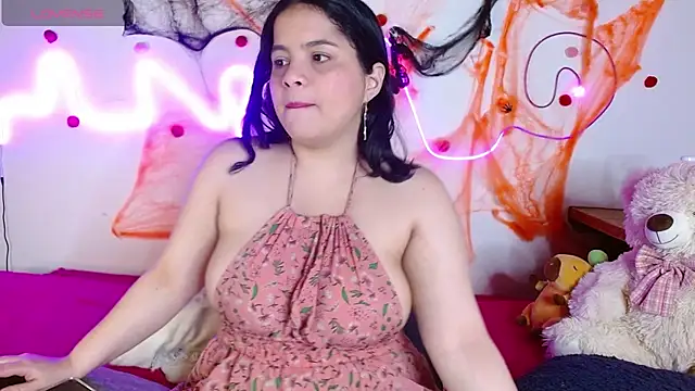 Snapshot of sophia_cute1_1 chatting on October 30, 2025, 12:06 pm sophia cute1 1 online show from October 30, 2025, 12:06 pm