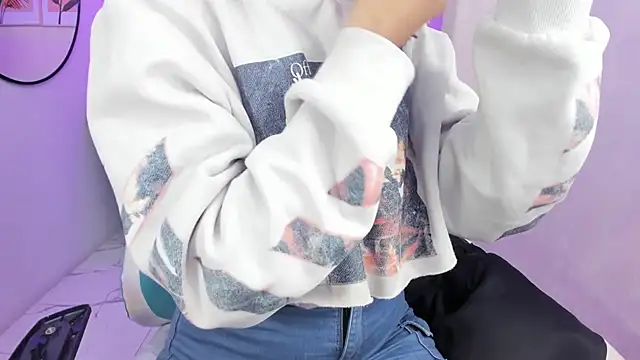 Theia moon online show from October 13, 2025, 1:11 pm