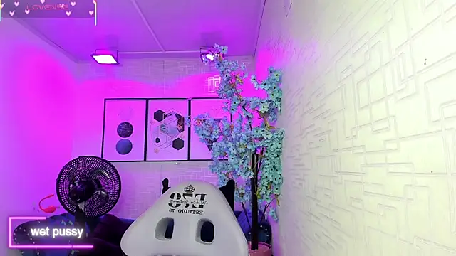 Theia moon online show from November 4, 2025, 12:37 pm