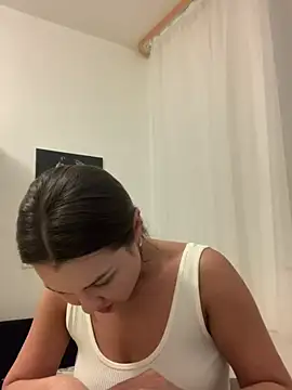 MiraMiss online show from April 23, 2026, 4:53 pm