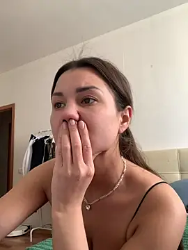 MiraMiss online show from May 17, 2026, 9:49 am
