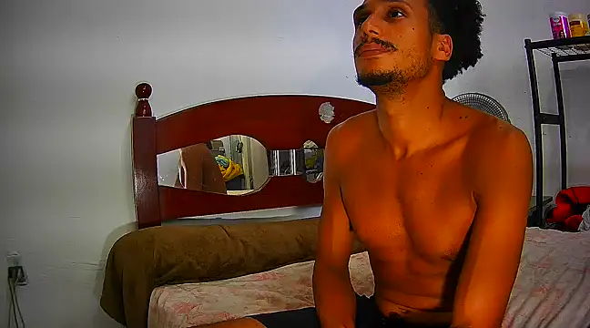 Snapshot of SkinnyLatinMan chatting on February 17, 2025, 3:31 pm SkinnyLatinMan online show from February 17, 2025, 3:31 pm