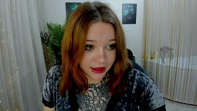 Snapshot of MoonLghte chatting on February 1, 2025, 10:26 am MoonLghte online show from February 1, 2025, 10:26 am