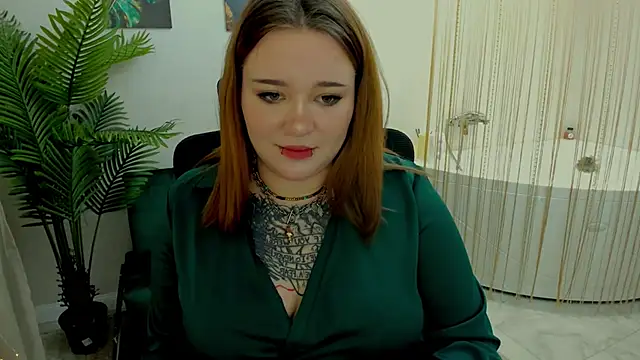Snapshot of MoonLghte chatting on February 12, 2025, 10:37 pm MoonLghte online show from February 12, 2025, 10:37 pm