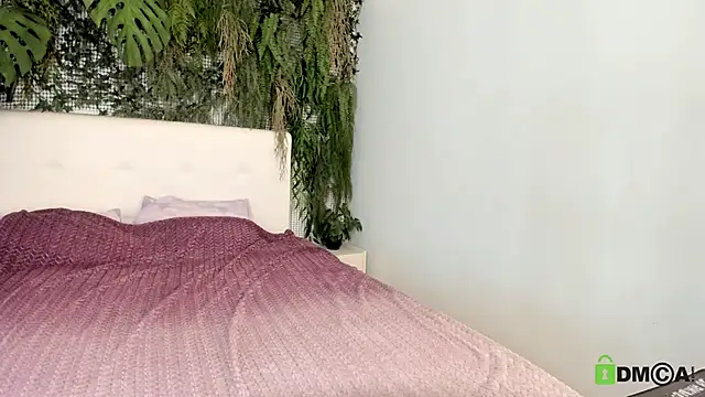 ElizaNik  online show from September 21, 2025, 4:41 pm