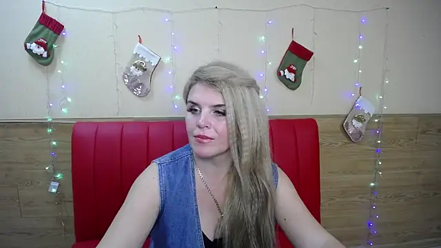 Snapshot of Julya_Barbi chatting on January 13, 2025, 12:30 am Julya Barbi online show from January 13, 2025, 12:30 am