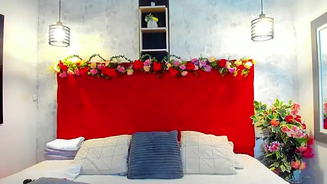 Snapshot of SilvannaFit chatting on April 22, 2026, 11:45 am SilvannaFit online show from April 22, 2026, 11:45 am