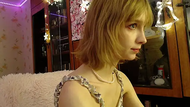 Snapshot of cloudgirrl chatting on January 10, 2025, 10:15 pm cloudgirrl online show from January 10, 2025, 10:15 pm