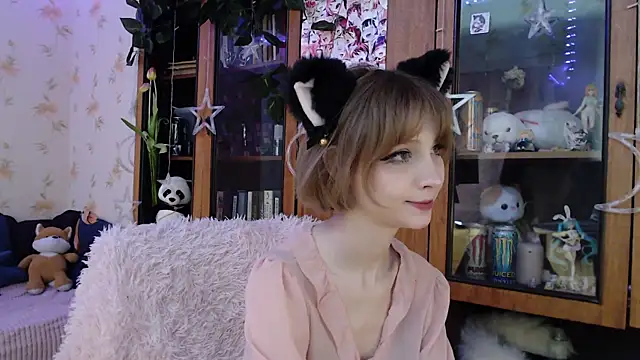 Snapshot of cloudgirrl chatting on March 12, 2025, 9:23 am cloudgirrl online show from March 12, 2025, 9:23 am