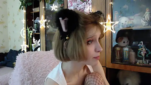 Snapshot of cloudgirrl chatting on March 16, 2025, 3:39 pm cloudgirrl online show from March 16, 2025, 3:39 pm