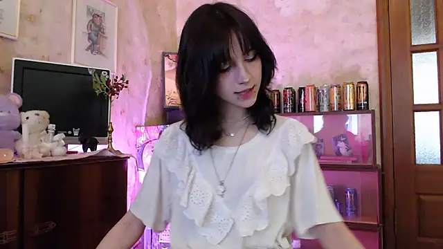 cloudgirrl online show from March 28, 2026, 11:43 am