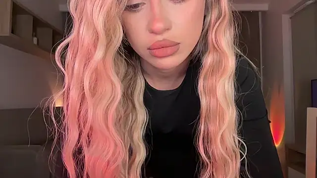 Snapshot of Julia_RL chatting on October 15, 2025, 9:04 pm Julia RL online show from October 15, 2025, 9:04 pm