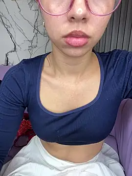 Aaliyah Salma online show from April 27, 2026, 7:12 pm