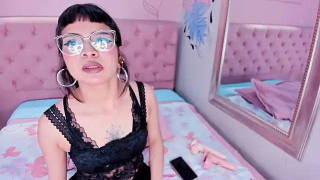 Snapshot of ILENAHEY chatting on November 21, 2025, 9:46 pm ILENAHEY online show from November 21, 2025, 9:46 pm