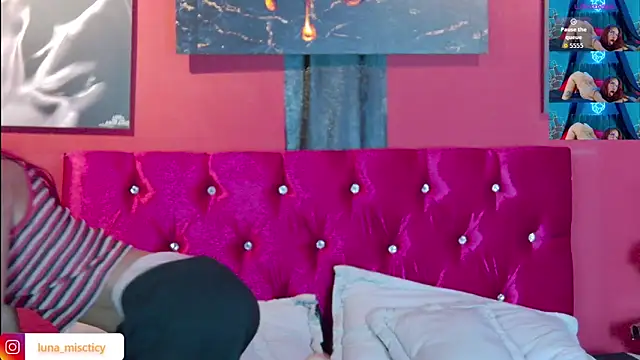 Lunamistyc online show from November 6, 2025, 7:48 pm