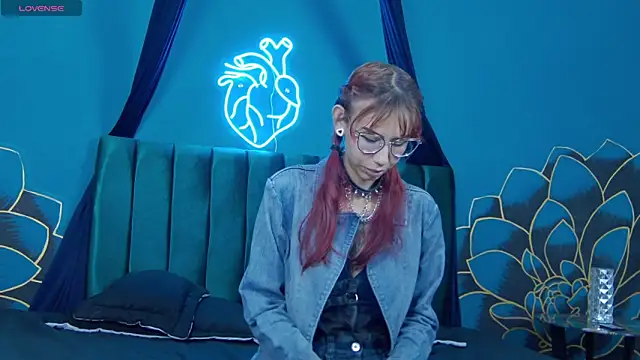 Lunamistyc online show from November 27, 2025, 8:00 pm