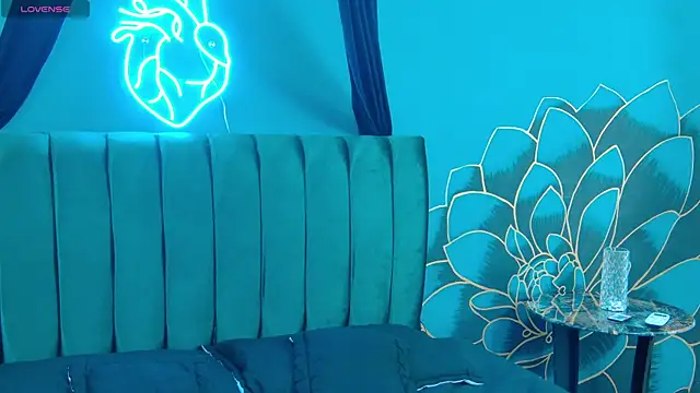 Lunamistyc online show from December 20, 2025, 8:05 pm