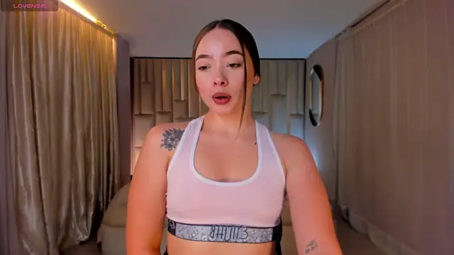 AlinaKravitz online show from September 26, 2025, 11:47 am