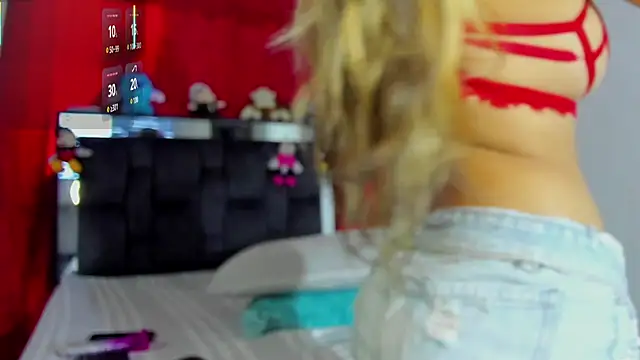 chloe vasquez710 online show from February 13, 2025, 1:15 pm