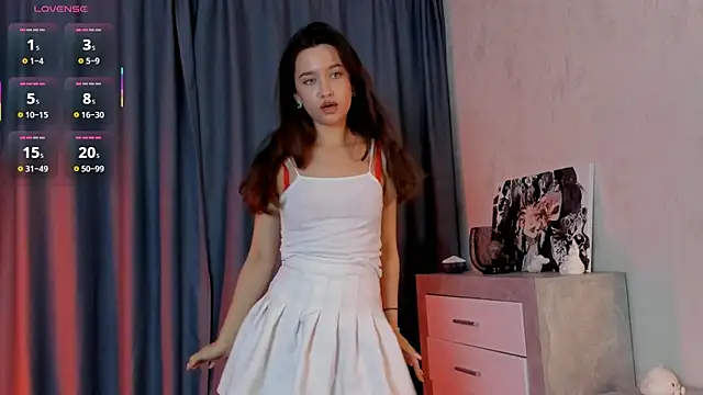 EmeliaReaper online show from September 11, 2025, 5:02 pm