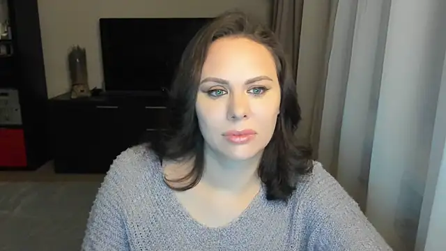 MollyCheiz online show from November 5, 2025, 6:08 pm