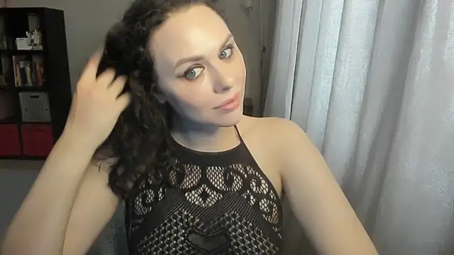 MollyCheiz online show from May 22, 2026, 12:11 pm
