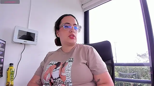 sussan miller  online show from November 20, 2025, 9:03 pm