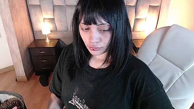 Snapshot of honney_dark chatting on February 20, 2026, 11:32 am honney dark online show from February 20, 2026, 11:32 am