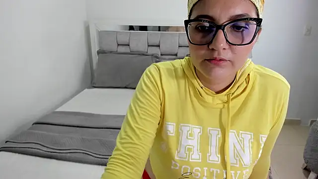 Snapshot of Camilaa_bueno chatting on July 17, 2026, 12:17 am Camilaa bueno online show from July 17, 2026, 12:17 am