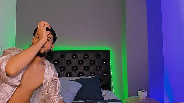 Snapshot of sharon_and_myke chatting on December 19, 2024, 12:02 am sharon and myke online show from December 19, 2024, 12:02 am