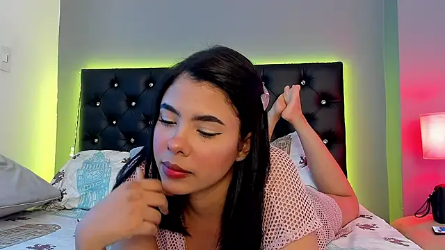 Snapshot of sharon_and_myke chatting on February 7, 2025, 7:17 pm sharon and myke online show from February 7, 2025, 7:17 pm