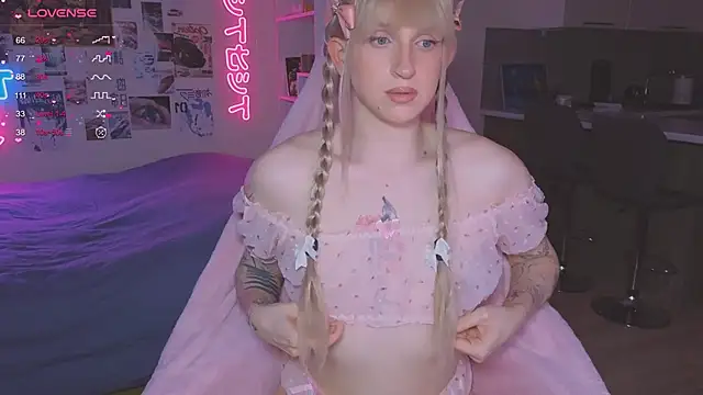 p1nkvenom online show from November 12, 2025, 2:28 pm