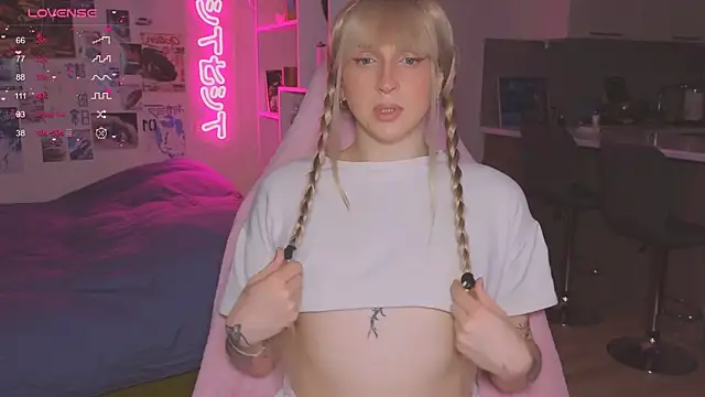 p1nkvenom online show from November 30, 2025, 12:09 pm