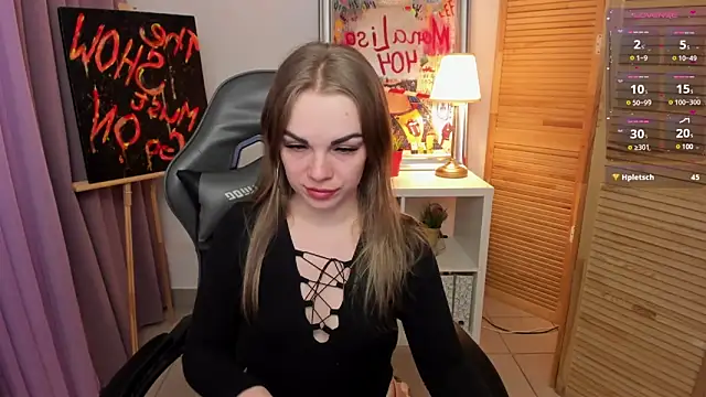 julianablond online show from January 28, 2025, 4:19 pm