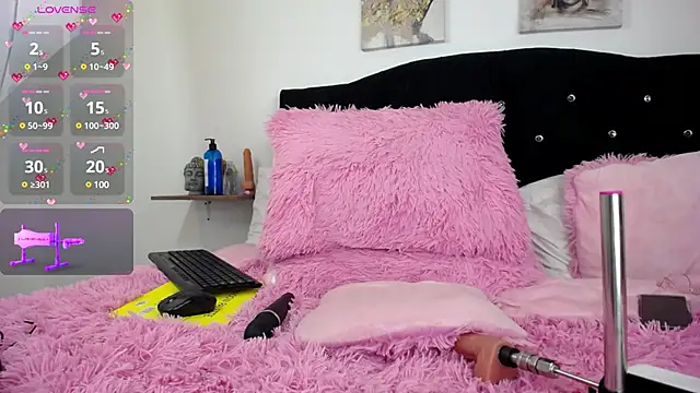 Miah hilton2 online show from December 3, 2024, 9:45 pm