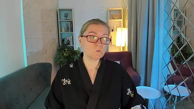 AlexandraKind online show from October 21, 2025, 8:20 pm