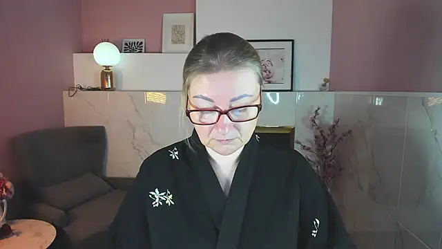 AlexandraKind online show from November 5, 2025, 1:44 pm