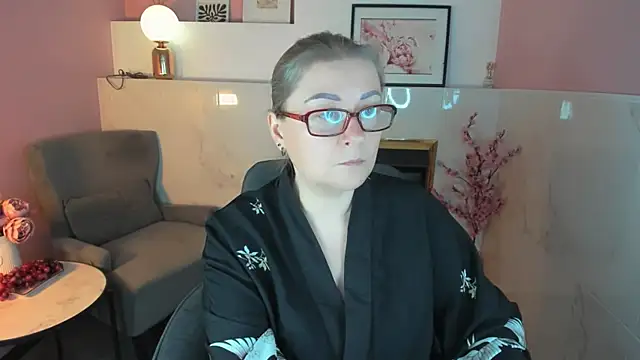 AlexandraKind online show from November 13, 2025, 8:41 pm