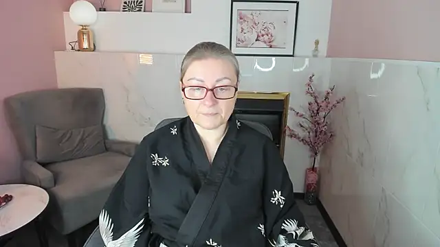 AlexandraKind online show from November 22, 2025, 1:43 pm