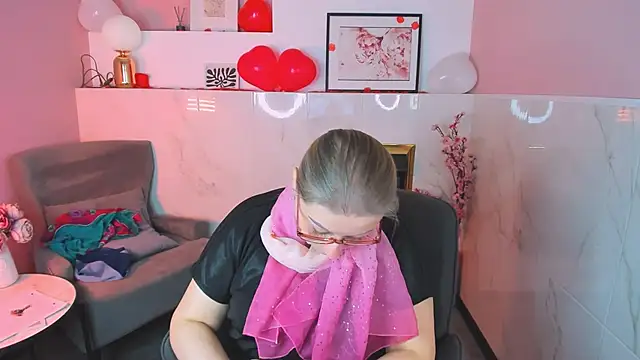 AlexandraKind online show from February 14, 2026, 1:41 pm