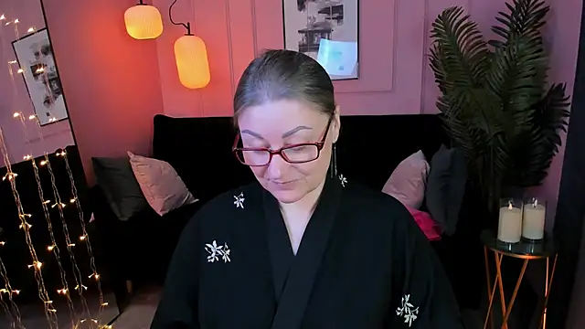 AlexandraKind online show from February 25, 2026, 8:40 pm