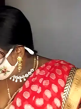 Snapshot of Sexy_Radhikaa chatting on March 18, 2025, 4:15 am Sexy Radhikaa online show from March 18, 2025, 4:15 am