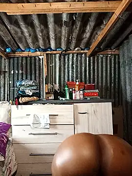 Snapshot of curvyloneah75 chatting on January 17, 2026, 10:42 am curvyloneah75 online show from January 17, 2026, 10:42 am