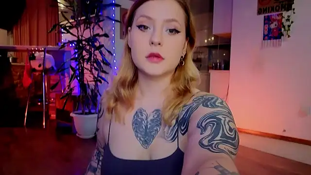 LinaQik online show from November 2, 2025, 5:37 pm