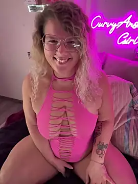 Snapshot of CurvyAnonymousGirl89 chatting on October 15, 2025, 4:07 pm CurvyAnonymousGirl89 online show from October 15, 2025, 4:07 pm