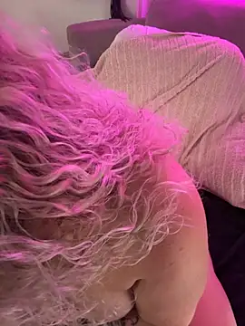 Snapshot of CurvyAnonymousGirl89 chatting on October 19, 2025, 6:30 pm CurvyAnonymousGirl89 online show from October 19, 2025, 6:30 pm