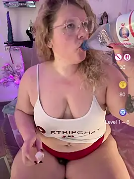 Snapshot of CurvyAnonymousGirl89 chatting on May 31, 2026, 6:42 am CurvyAnonymousGirl89 online show from May 31, 2026, 6:42 am