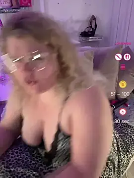 Snapshot of CurvyAnonymousGirl89 chatting on June 22, 2026, 6:05 pm CurvyAnonymousGirl89 online show from June 22, 2026, 6:05 pm