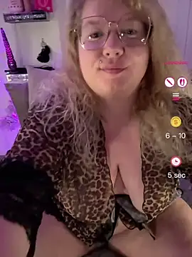 Snapshot of CurvyAnonymousGirl89 chatting on June 23, 2026, 10:19 pm CurvyAnonymousGirl89 online show from June 23, 2026, 10:19 pm