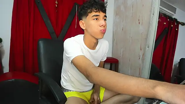 Snapshot of Harry_LatinBoy chatting on December 12, 2024, 9:37 pm Harry LatinBoy online show from December 12, 2024, 9:37 pm